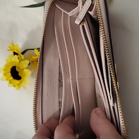 MICHAEL KORS WALLET - Picture 10 of 16